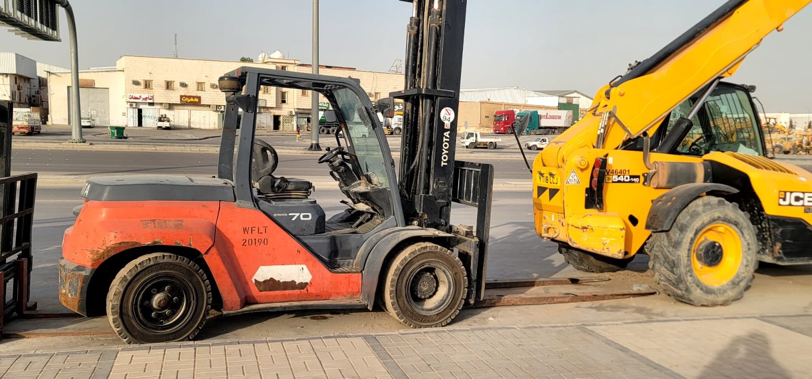 رافعة شوكية وتيليهندل في الموقع